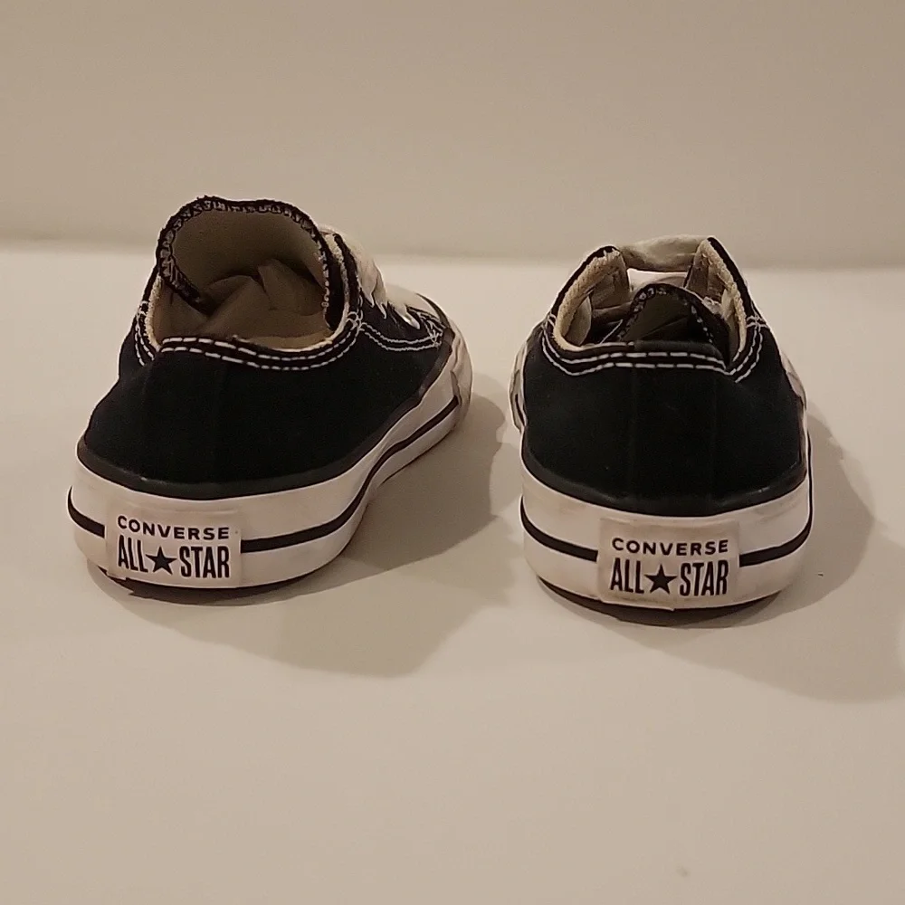 Converse low top kids baby size 5 black chuck Taylor sneakers
